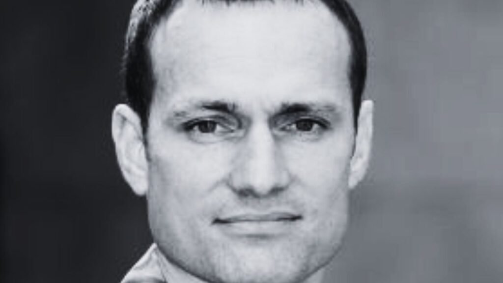 Niki Cavill
